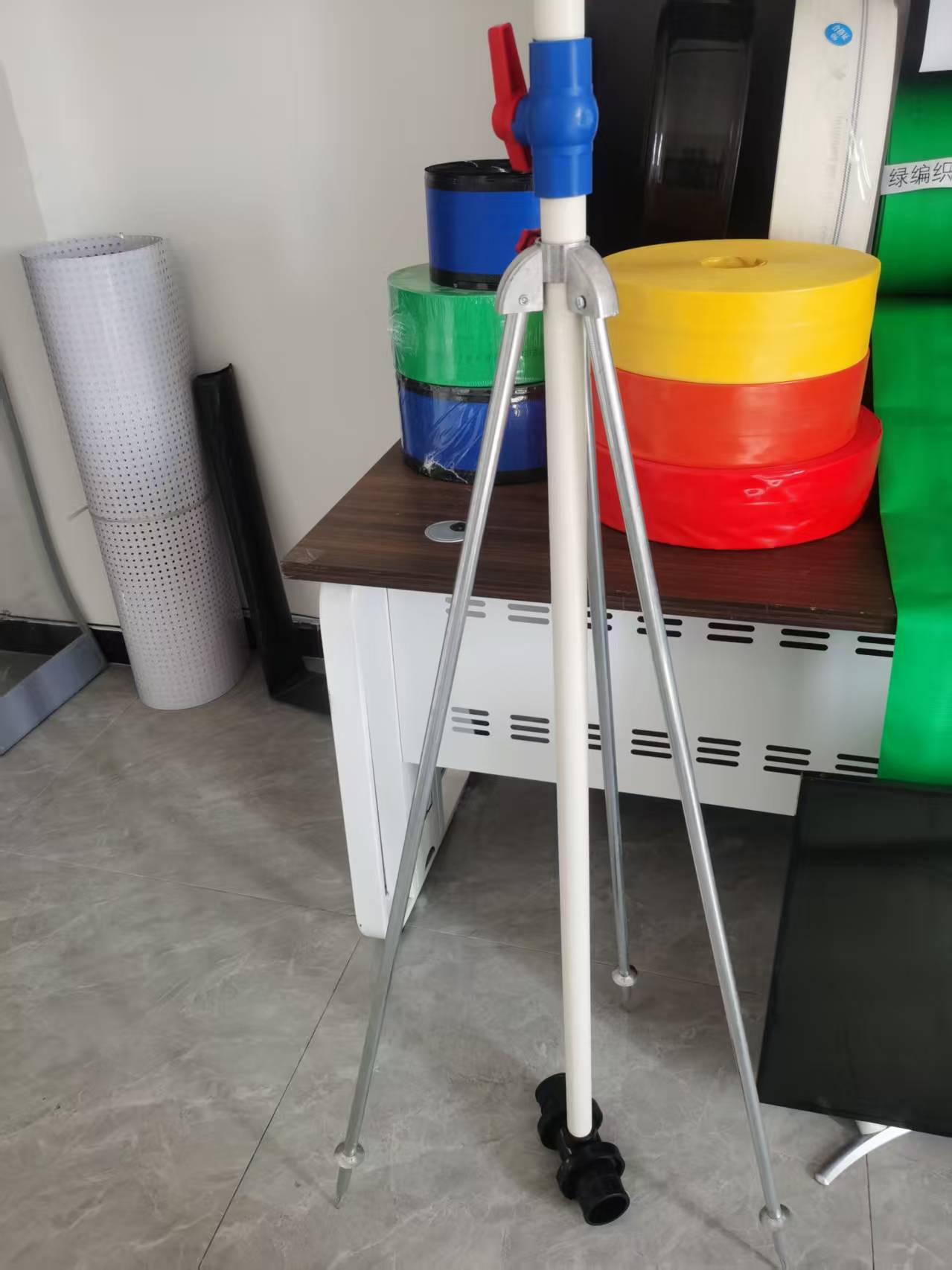 Triangular aluminum-alloy sprinkler ground stake
