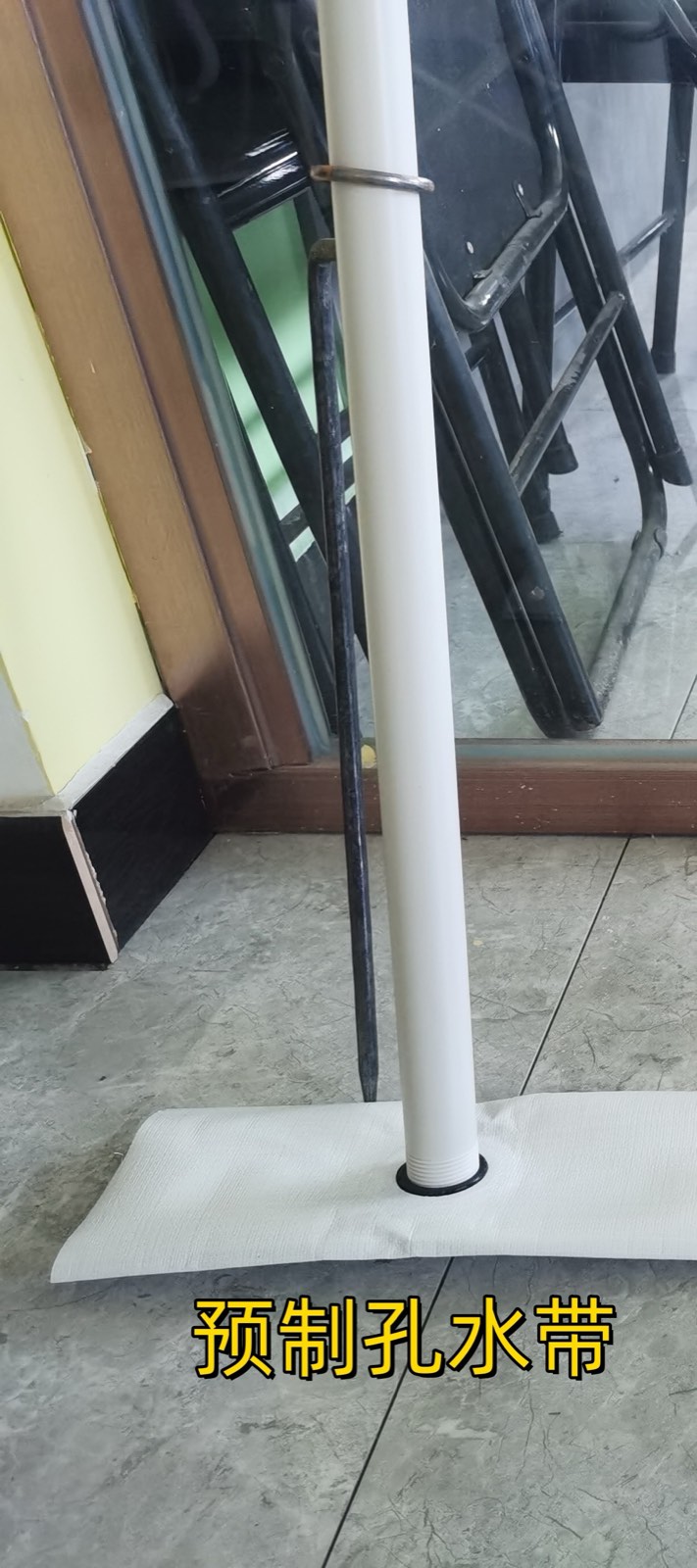 Direct hose-mounted sprinkler riser base