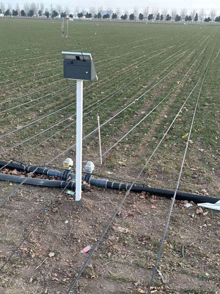 Smart irrigation valve control system installed in an agricultural field